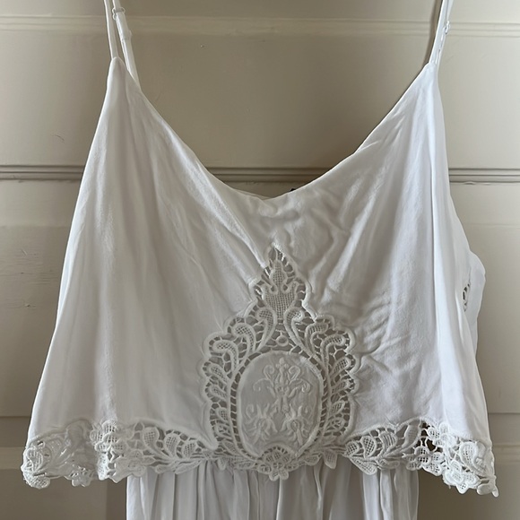 White romper - Picture 2 of 3